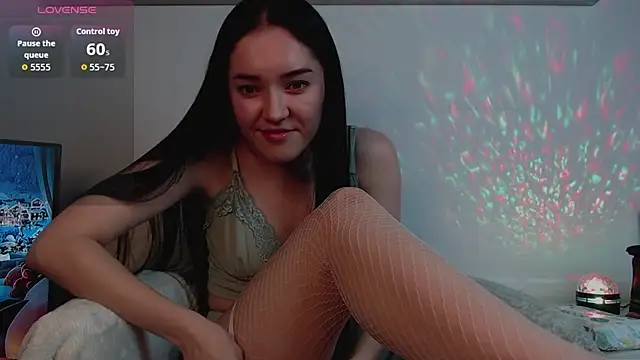 Snapshot of Veliora chatting on November 9, 2025, 7:29 pm Veliora online show from November 9, 2025, 7:29 pm