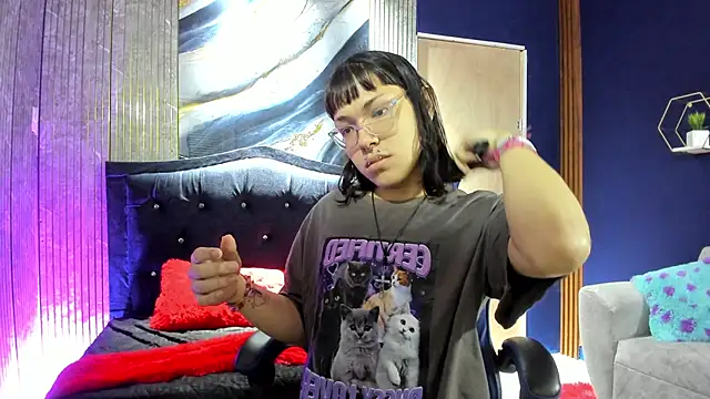 christina vamp1 online show from October 8, 2025, 2:07 pm