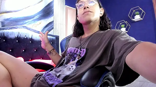 christina vamp1 online show from October 1, 2025, 1:59 pm