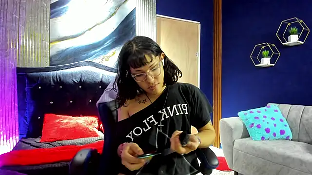 christina vamp1 online show from October 5, 2025, 1:57 pm