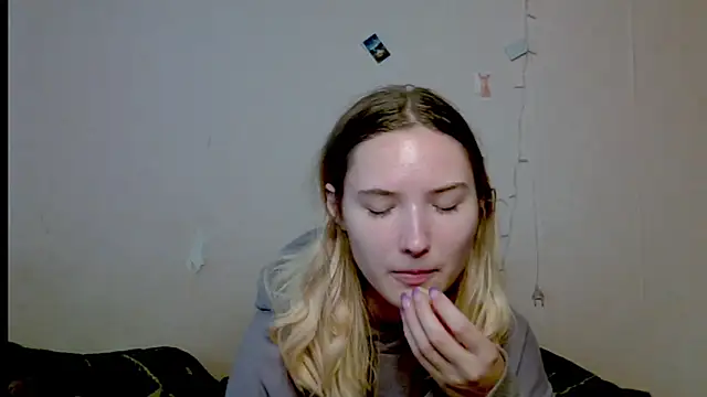 Snapshot of _kikiclark__ chatting on October 5, 2025, 9:22 am kikiclark online show from October 5, 2025, 9:22 am