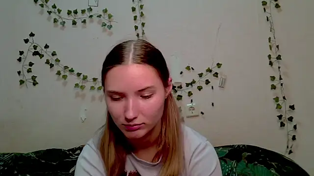  kikiclark   online show from November 13, 2025, 8:57 pm