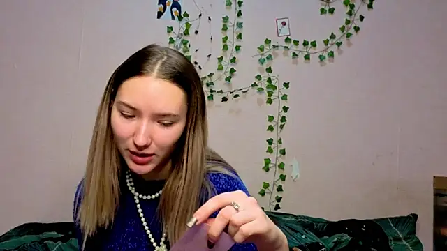  kikiclark   online show from December 15, 2025, 8:25 pm