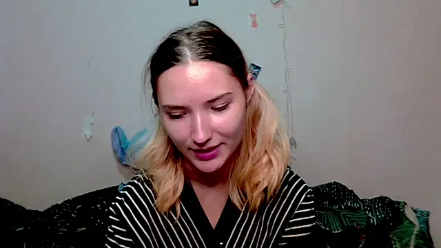 Snapshot of _kikiclark__ chatting on October 15, 2025, 8:50 pm kikiclark online show from October 15, 2025, 8:50 pm