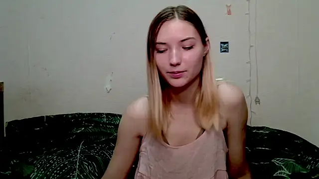 Snapshot of _kikiclark__ chatting on October 12, 2025, 8:32 pm kikiclark online show from October 12, 2025, 8:32 pm