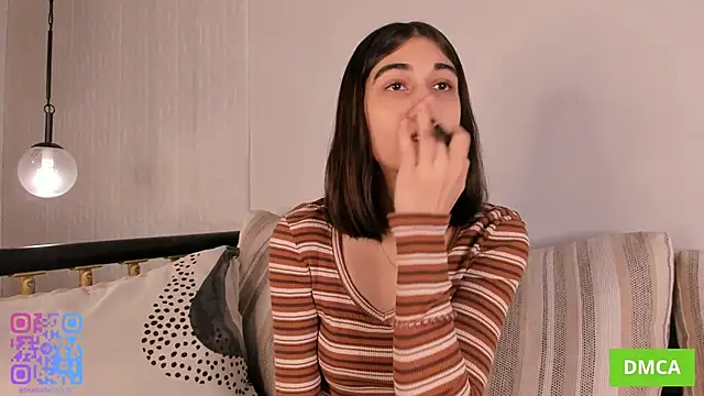 MeiFrock online show from October 17, 2025, 4:42 pm