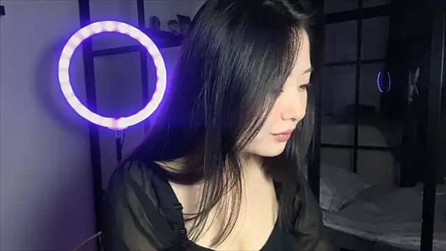 Snapshot of WonderMira chatting on October 6, 2025, 1:12 pm WonderMira online show from October 6, 2025, 1:12 pm