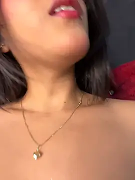 Juanita-Diaz online show from November 18, 2025, 8:34 pm