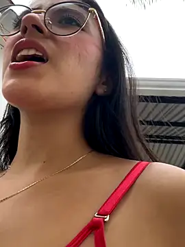 Snapshot of Juanita-Diaz chatting on October 9, 2025, 8:31 pm Juanita-Diaz online show from October 9, 2025, 8:31 pm