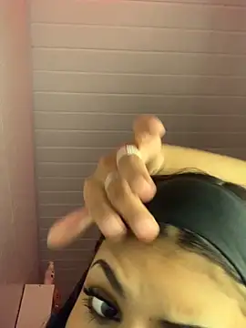 Snapshot of luluzinhax chatting on September 29, 2025, 3:02 am luluzinhax online show from September 29, 2025, 3:02 am