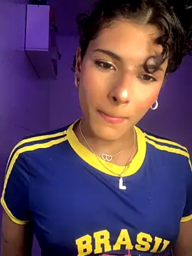 Snapshot of luluzinhax chatting on November 7, 2025, 1:21 am luluzinhax online show from November 7, 2025, 1:21 am