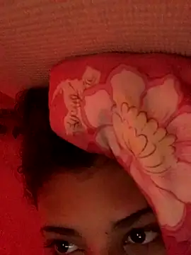 Snapshot of luluzinhax chatting on September 25, 2025, 2:01 pm luluzinhax online show from September 25, 2025, 2:01 pm