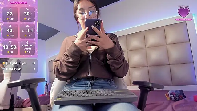 Snapshot of Valkiria_js chatting on October 3, 2025, 7:59 pm Valkiria js online show from October 3, 2025, 7:59 pm