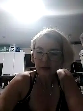 VasylynaLove421 online show from September 12, 2025, 6:40 pm