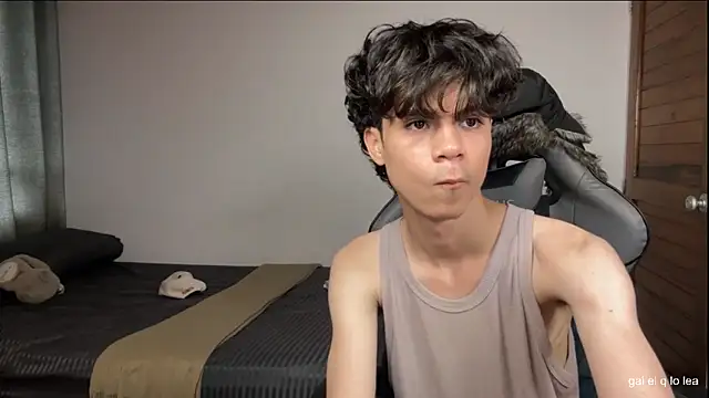 Snapshot of OopsAgain_ chatting on March 3, 2026, 8:27 pm OopsAgain online show from March 3, 2026, 8:27 pm