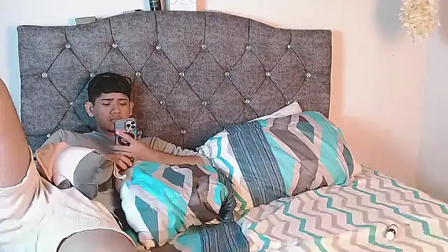 Snapshot of logan_willyams_ chatting on October 13, 2025, 10:54 pm logan willyams online show from October 13, 2025, 10:54 pm