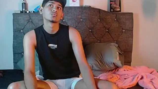 Snapshot of logan_willyams_ chatting on October 21, 2025, 5:18 am logan willyams online show from October 21, 2025, 5:18 am