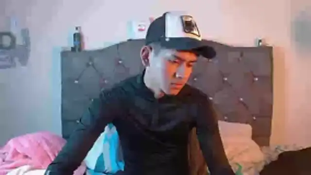 Snapshot of logan_willyams_ chatting on October 17, 2025, 7:48 pm logan willyams online show from October 17, 2025, 7:48 pm