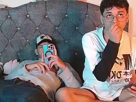 Snapshot of logan_willyams_ chatting on October 8, 2025, 10:54 pm logan willyams online show from October 8, 2025, 10:54 pm