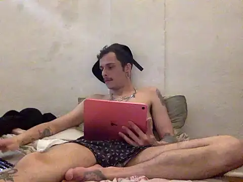 Snapshot of chrisalmeid_ chatting on October 13, 2025, 12:56 am chrisalmeid online show from October 13, 2025, 12:56 am