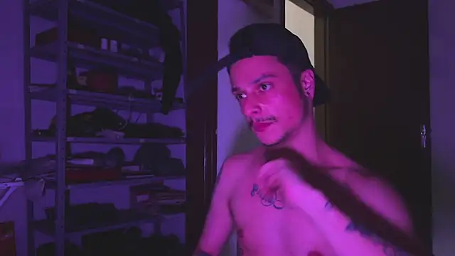 Snapshot of chrisalmeid_ chatting on September 21, 2025, 1:00 am chrisalmeid online show from September 21, 2025, 1:00 am