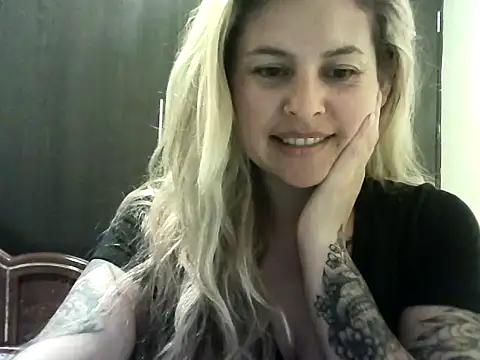 Valery  Rouse  online show from November 30, 2025, 10:10 pm