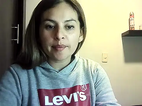 Valery  Rouse  online show from April 8, 2026, 10:00 pm