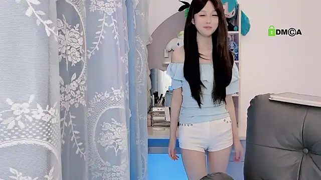 Snapshot of gummy-candy chatting on September 18, 2025, 7:11 am gummy-candy online show from September 18, 2025, 7:11 am