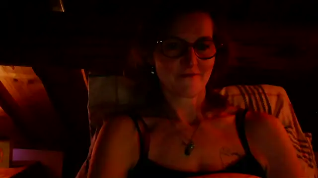 Snapshot of Valinella chatting on March 3, 2026, 9:44 pm Valinella online show from March 3, 2026, 9:44 pm