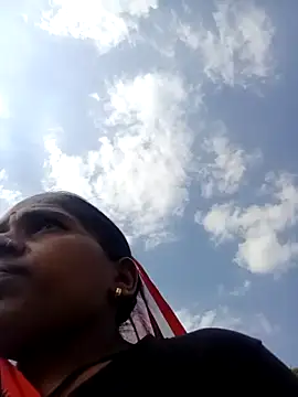 Snapshot of Hot-honi chatting on October 13, 2025, 9:00 am Hot-honi online show from October 13, 2025, 9:00 am