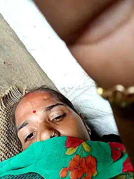 Snapshot of Hot-honi chatting on October 6, 2025, 8:26 am Hot-honi online show from October 6, 2025, 8:26 am