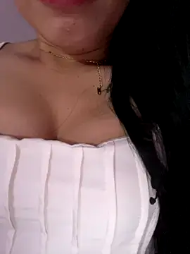 Bear-cute00 online show from September 11, 2025, 2:28 pm