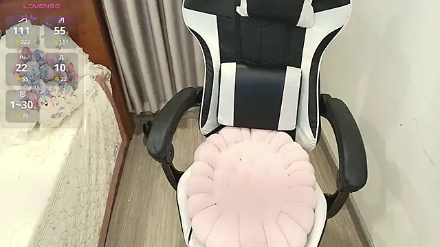 Snapshot of Bae_Gigii chatting on December 2, 2025, 1:35 pm Bae Gigii online show from December 2, 2025, 1:35 pm