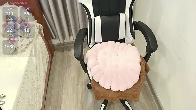 Snapshot of Bae_Gigii chatting on December 15, 2025, 12:27 am Bae Gigii online show from December 15, 2025, 12:27 am