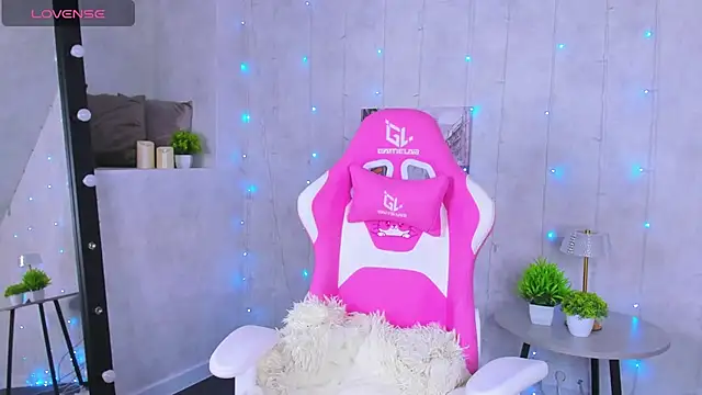 Snapshot of Lynn_Martin chatting on September 23, 2025, 12:06 am Lynn Martin online show from September 23, 2025, 12:06 am