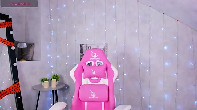 Snapshot of Lynn_Martin chatting on October 31, 2025, 1:02 am Lynn Martin online show from October 31, 2025, 1:02 am