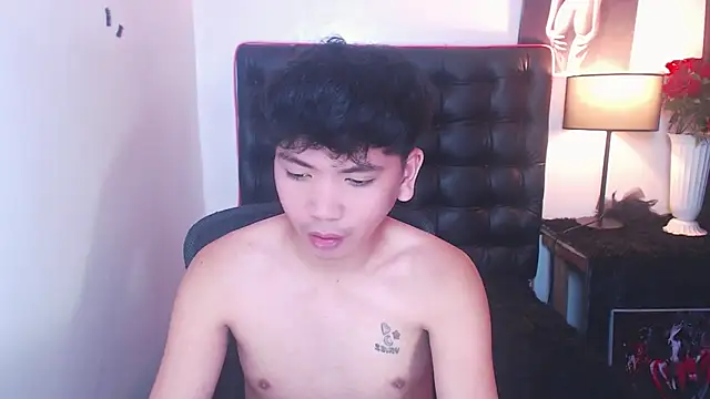 Asianbluefuckerrrr online show from September 25, 2025, 12:55 pm