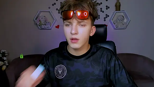 Snapshot of travis_wolf_ chatting on September 18, 2025, 7:17 pm travis wolf  online show from September 18, 2025, 7:17 pm