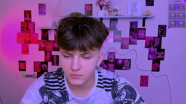 travis wolf  online show from April 4, 2026, 8:54 am