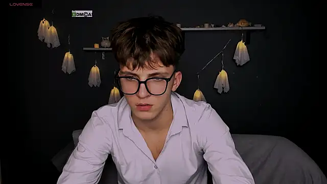 Snapshot of travis_wolf_ chatting on October 29, 2025, 8:30 pm travis wolf  online show from October 29, 2025, 8:30 pm