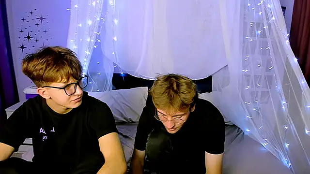 Snapshot of travis_wolf_ chatting on October 19, 2025, 7:16 pm travis wolf  online show from October 19, 2025, 7:16 pm