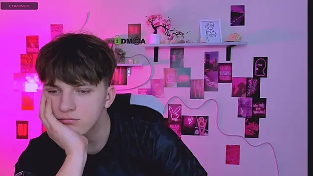 travis wolf  online show from April 15, 2026, 8:53 am