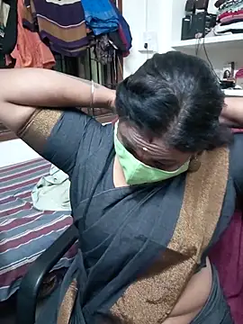 Snapshot of Tamil_Kavitha10 chatting on October 24, 2025, 5:01 pm Tamil Kavitha10 online show from October 24, 2025, 5:01 pm