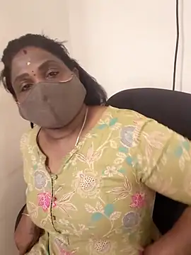 Snapshot of Tamil_Kavitha10 chatting on October 10, 2025, 12:06 pm Tamil Kavitha10 online show from October 10, 2025, 12:06 pm