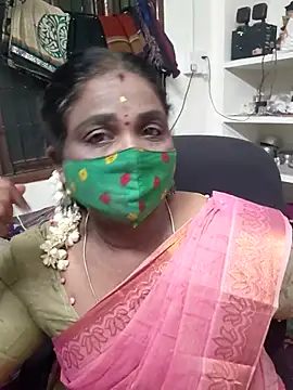 Snapshot of Tamil_Kavitha10 chatting on October 20, 2025, 5:46 pm Tamil Kavitha10 online show from October 20, 2025, 5:46 pm