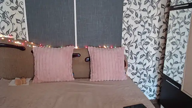 Snapshot of AmoraLuv chatting on September 21, 2025, 8:08 am AmoraLuv online show from September 21, 2025, 8:08 am