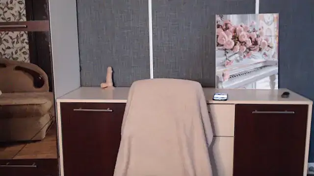 AmoraLuv online show from November 12, 2025, 8:29 am