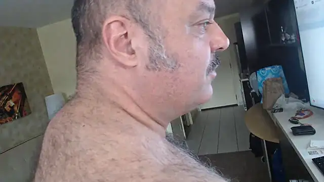 Snapshot of bullmusclejoe chatting on October 7, 2025, 11:28 pm bullmusclejoe online show from October 7, 2025, 11:28 pm