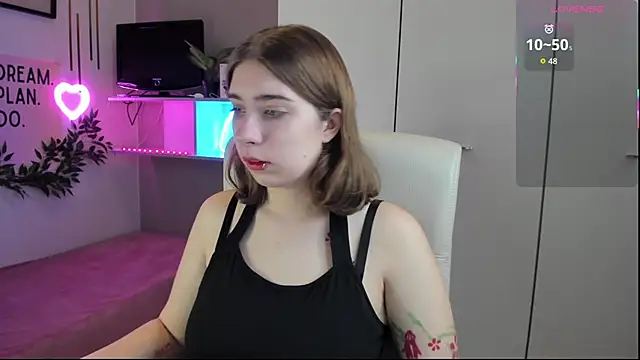 DianaGalaxy online show from October 4, 2025, 8:43 pm