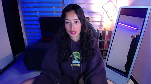 Snapshot of _Mia_Evans_1 chatting on October 6, 2025, 1:01 pm  Mia Evans 1 online show from October 6, 2025, 1:01 pm